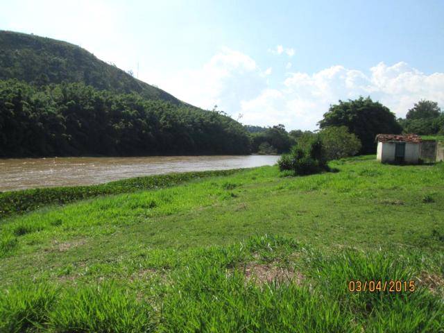 T.984 - Terreno Itaoca Fundo Rio Paraba.