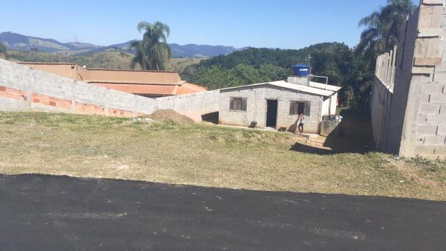 C. 6074 - CASA COM TOPOGRAFIA EXCELENTE EM GUARAREMA SP