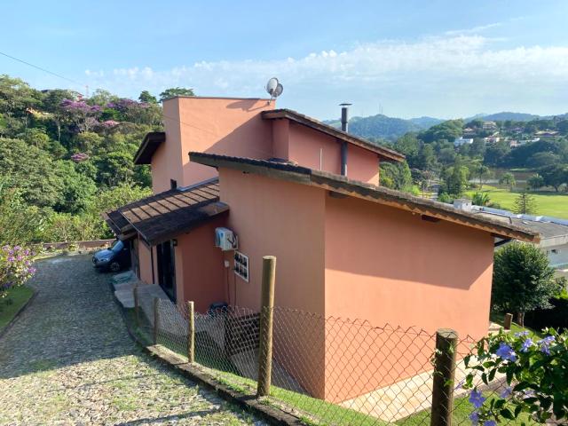 C.6105-  CASA NO CONDOMNIO ALPES DE GUARAREMA COM VISTA PANORMICA