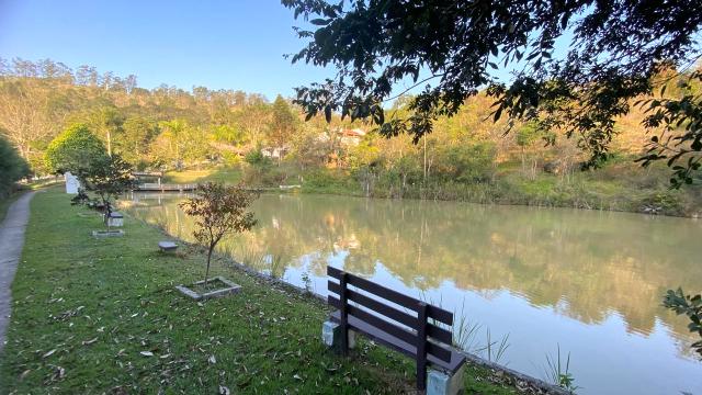 CH.701 - CHCARA COM CASA TRREA E LAGO NO BAIRRO PAIO - SP.