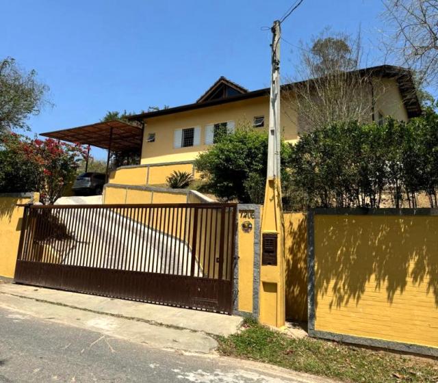 C.6175 - CASA TRREA  NO BAIRRO DO PAIO EM GUARAREMA - SP.